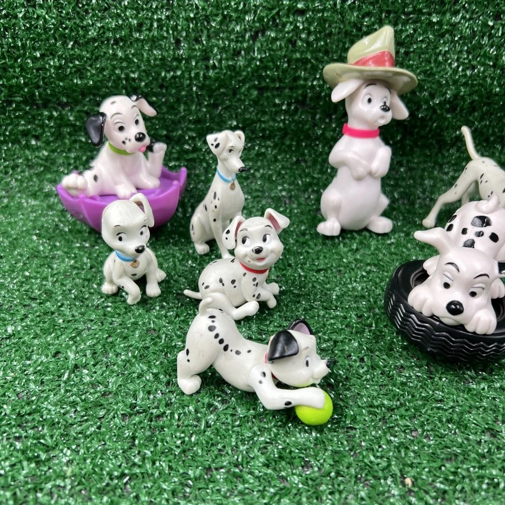 DISNEY 101 DALMATIANS Lot of 8 Plastic Puppy‎ Figures Toys